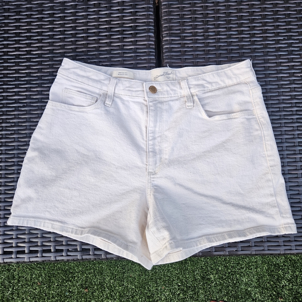 Universal thread cream denim shorts 12/31